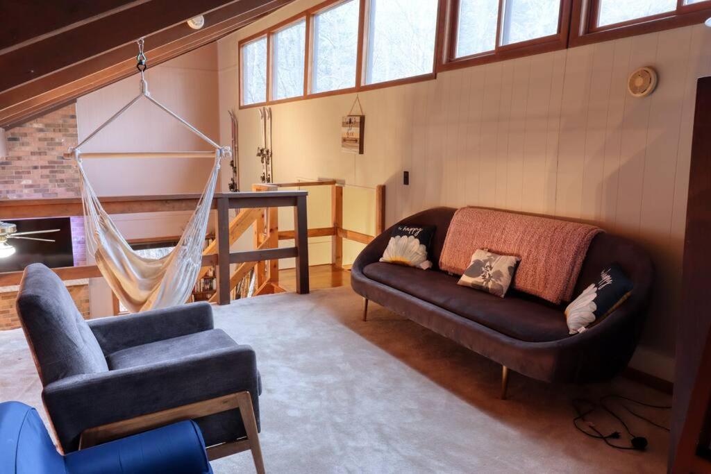 4-Bedroom+Loft-Sauna-Pool Table-Bar-2 Fireplaces バサイ エクステリア 写真