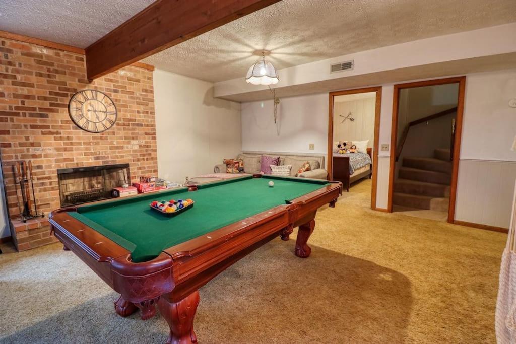 4-Bedroom+Loft-Sauna-Pool Table-Bar-2 Fireplaces バサイ エクステリア 写真